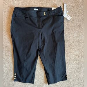 NWT Women’s Black Capris